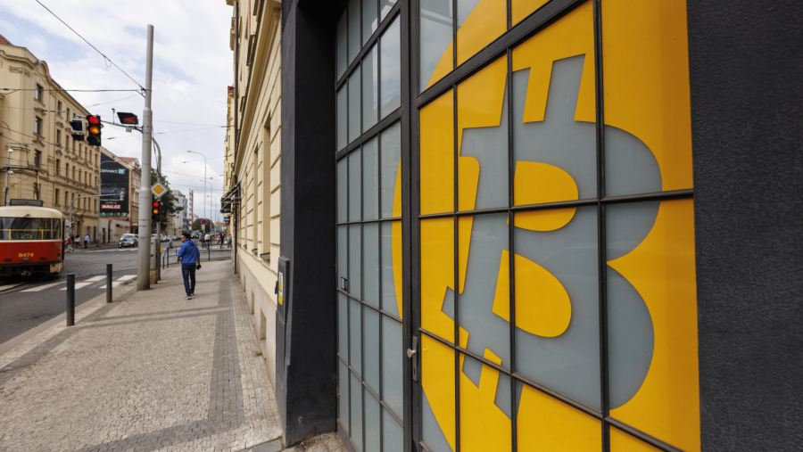 Bitcoin Tumbang Akibat Bayang-Bayang Kenaikan Suku Bunga The Fed, Investor Cemas