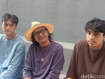 Andy /rif Diejek Anak Gara-gara Coba Ikut Tren Joget TikTok. (Foto: Muhammad Ahsan Nurrijal)