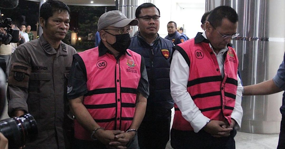Tersangka kasus korupsi tata kelola minyak mentah dan produk kilang PT Pertamina di Kejagung beberapa waktu lalu(Foto Bloomberg Technoz/Andrean Kristianto)