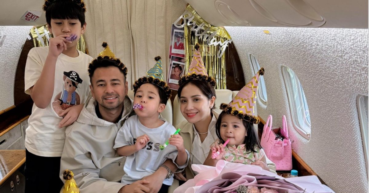 Raffi Ahmad menuai kritik tajam dari pengamat kebijakan publik usai pamer kemewahan di jet pribadi. (Foto: Instagram)