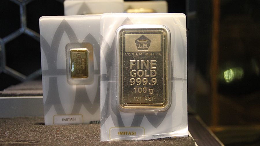 Logam Mulia di Butik Emas Antam, Pulogadung, Kamis (10/4/2025). (Bloomberg Technoz/Andrean Kristianto)