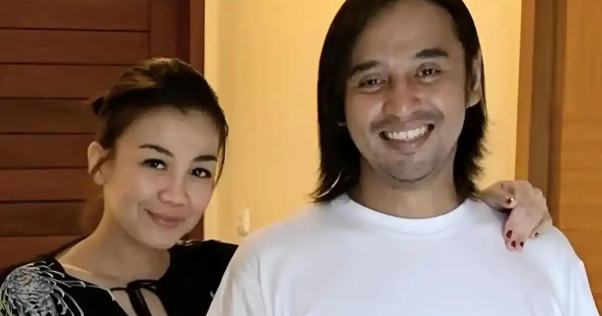 Tigran Denre Sonda dan istrinya, Donna Fabiola. (Foto: ist)