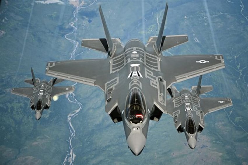 Rusia menilai perang yang diluncurkan Presiden AS Donald Trump untuk perubahan rezim di Iran dapat memicu Perang Dunia III. Foto/US Air Force