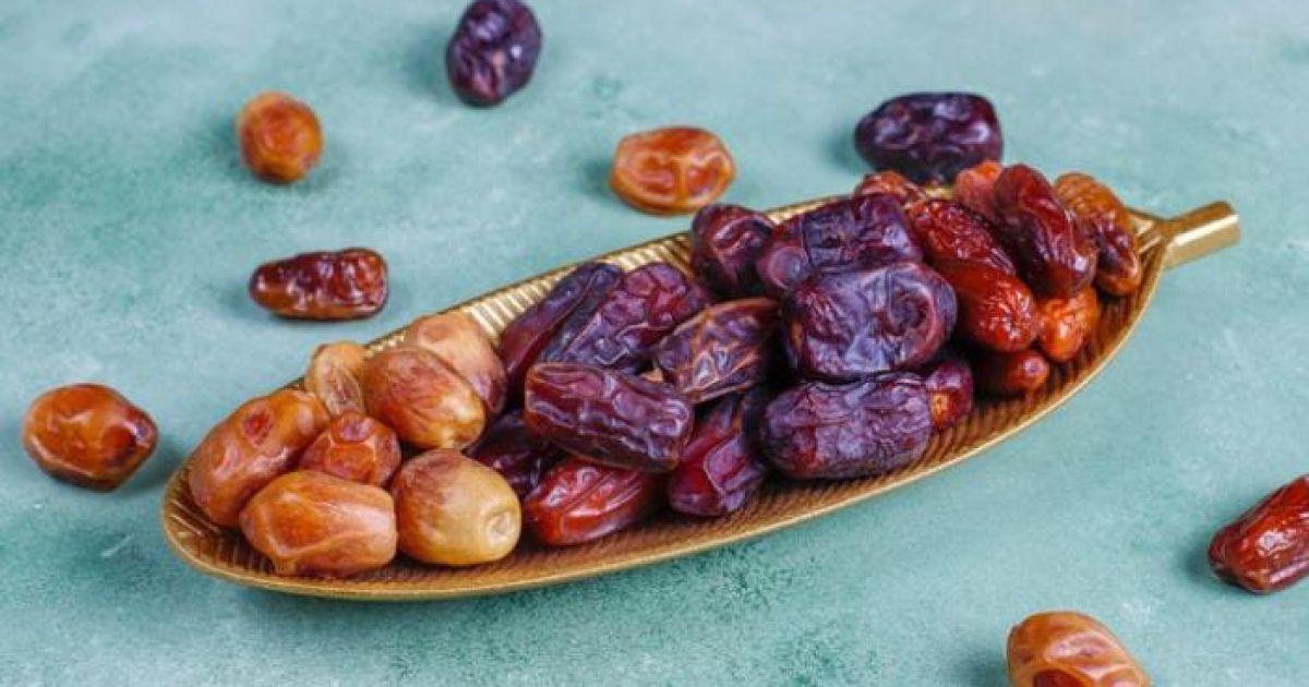 Ilustrasi kurma, takjil murah di Padang (Freepik)