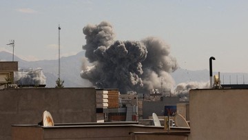 Ledakan di Iran akibat serangan Israel dan AS (Foto: Majid Asgaripour/WANA via REUTERS)