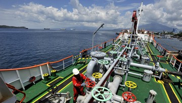 Saat meningkatnya ketegangan kawasan Timteng, Pertamina menyiapkan skema distribusi alternatif untuk memastikan ketahanan energi nasional tetap terjaga. Ilustrasi (ANTARA/Yusran Uccang).