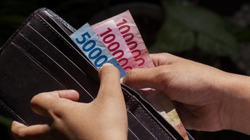 Pemerintah melarang pembayaran THR karyawan dicicil oleh perusahaan. Pengusaha wajib membayarkan penuh paling lambat H-7 Lebaran 2026. Ilustrasi. (Foto: iStock/Jaka Suryanta)