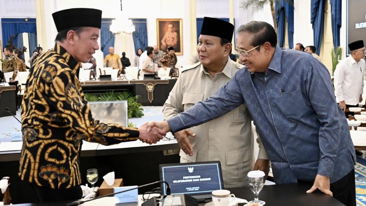 Foto: Presiden Prabowo Subianto menggelar silaturahmi dan diskusi bersama sejumlah mantan Presiden hingga Ketua Umum Parpol di Istana Merdeka, Jakarta, Selasa malam (3/3/2026). (Instagram/Prabowo)