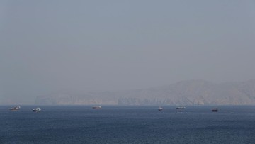 Perairan Selat Hormuz yang terdampak perang antara Iran dan AS-Israel (dok. REUTERS/Amr Alfiky)