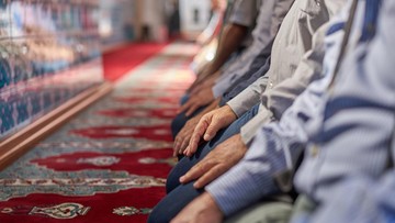 Ilustrasi salat (Foto: Getty Images/iStockphoto/mustafagull)