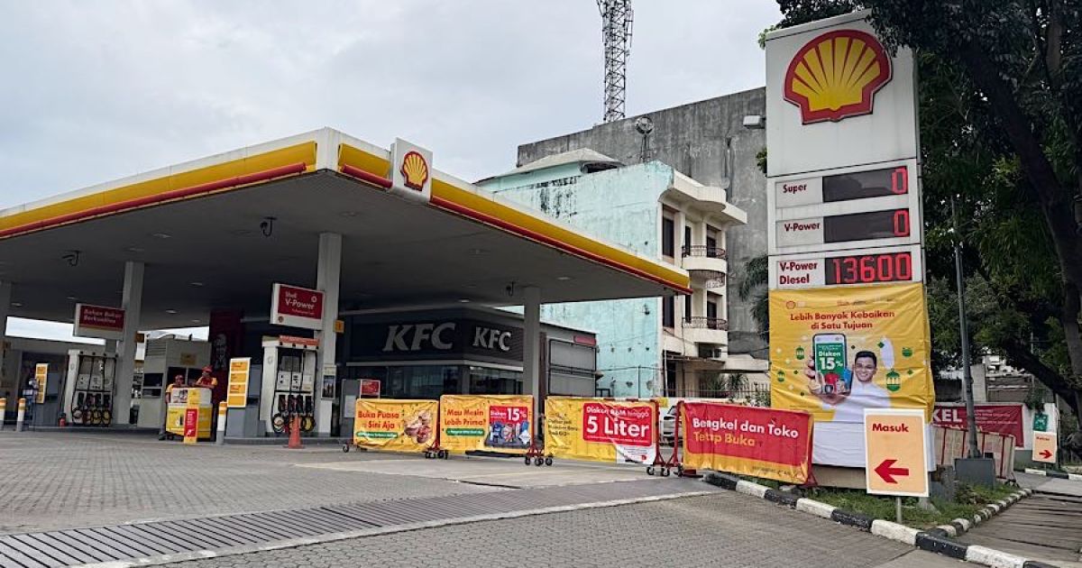 Suasana sepi di SPBU Shell di Jakarta pada Senin 2 Februari 2026. (Foto Bloomberg Technoz/Andrean Kristianto)