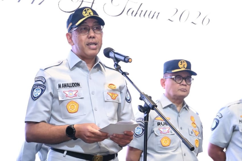 Direktur Utama Jasa Raharja Muhammad Awaluddin memberikan arahan saat Apel Gelar Pasukan Siaga Idulfitri 1447 H Tahun 2026 di Kantor Pusat Jasa Raharja, Jakarta, Rabu (11/3/2026). Foto/Dok. SindoNews