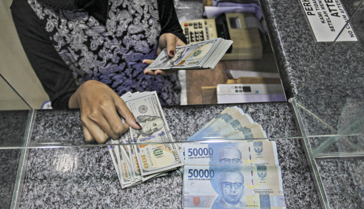 Rupiah Terkoreksi Tajam Menjelang Akhir Pekan, Ancaman Krisis Global Dekati Level Psikologis Rp17.000