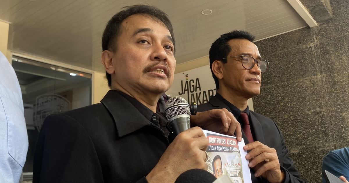 Roy Suryo dan pengacaranya Refly Harun saat berada di Mapolda Metro Jaya pada Kamis, 12 Maret 2026. (Foto Kompas.Com/Hanifah Salsabila)