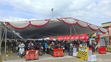 Foto: Pelabuhan Ciwandan, Kota Cilegon, mulai ramai didatangi pemudik sepeda motor. (Arief/detikcom)