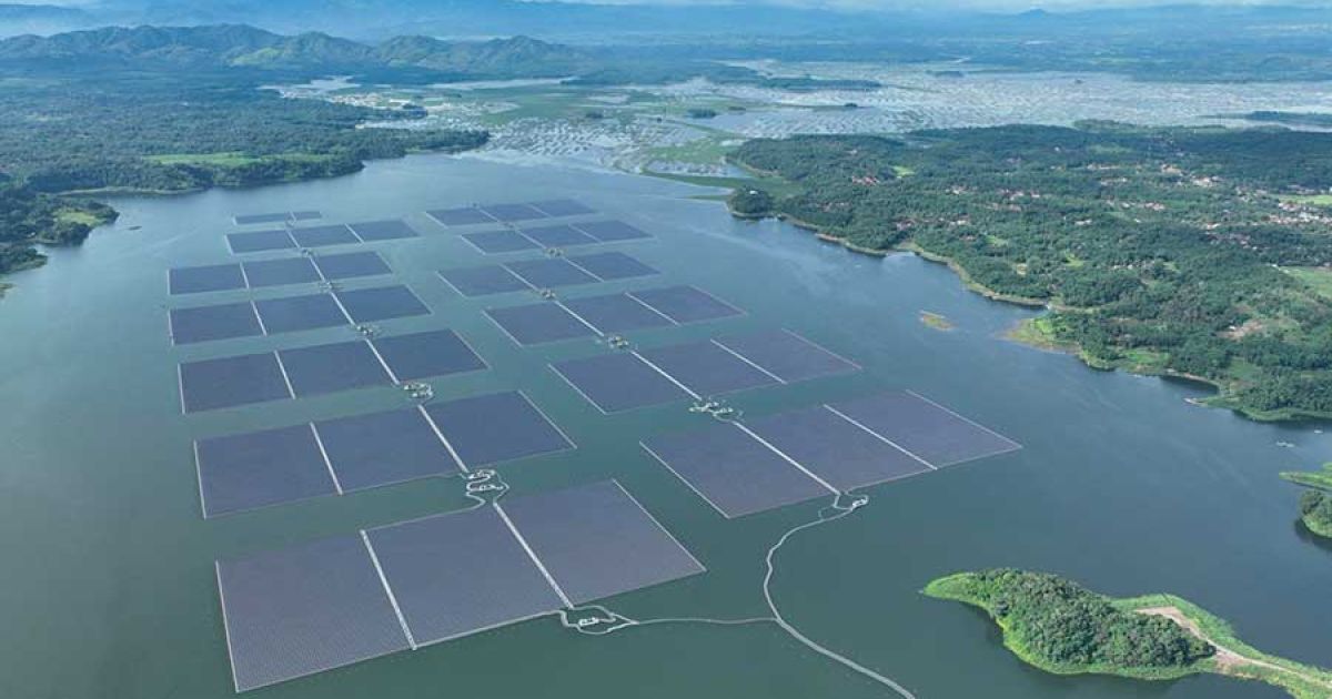 Pembangkit Listrik Tenaga Surya (PLTS) Terapung Cirata berkapasitas 192 megawatt peak (MWp) di Kabupaten Purwakarta, Jawa Barat. ( Dok PLN via Bloomberg Technoz)