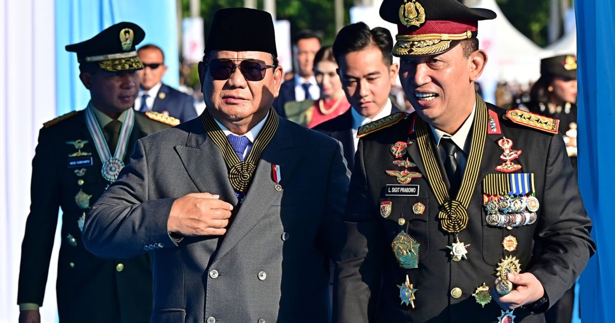 Presiden Prabowo Subianto memerintahkan Kapolri Listyo Sigit Prabowo untuk mengusut tuntas aksi penyiraman air keras terhadap aktivis KontraS, Andrie Yunus. Penyelidikan akan mengedepankan metode ilmiah demi mengungkap pelaku. (Foto TribataNews)