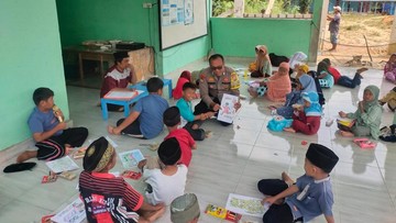 Aipda Mariono peduli pendidikan anak di Kuansing, Riau (Foto: dok. Istimewa)