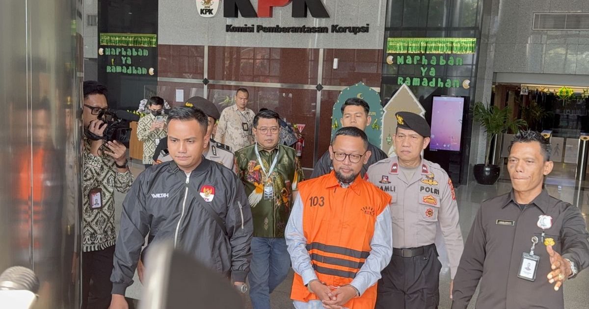 Komisi Pemberantasan Korupsi (KPK) menahan Ishfah Abidal Aziz (IAA) alias Gus Alex (GA), mantan Staf Khusus Menteri Agama (Menag) Yaqut Cholil Qoumas (YQC), usai menjalani pemeriksaan sebagai tersangka dugaan korupsi kuota haji sejak Selasa 17 Maret 2026 pagi. (Foto KOMPAS.com/Irfan Kamil)