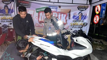 Foto: Bengkel gratis di Pos Gadog, Bogor (Rizky/detikcom)