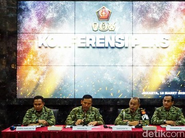 Foto: Puspom TNI menjelaskan pengusutan kasus penyiraman air keras terhadap aktivis KontraS, Andrie YunusMuhammad (Firman Maulana/detikfoto)