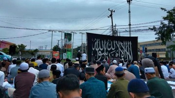 Mengejutkan! Ratusan Jamaah Naqsyabandiyah di Makassar Putuskan Idul Fitri Lebih Cepat Hari Ini