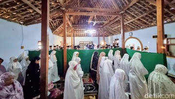 Foto: Jamaah Syathaariyah di Ponorogo Sudah Rayakan Lebaran (Charolin Pebrianti)
