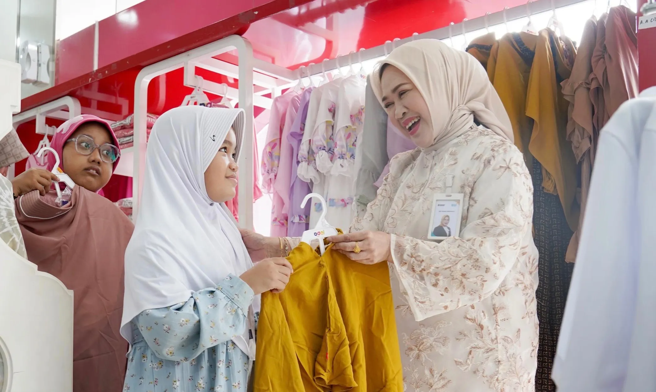 Ilustrasi - Kegiatan berbagi BSI kepada anak Yatim Piatu. (Foto: Istimewa)