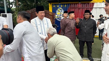 Presiden RI ke-6 Susilo Bambang Yudhoyono (SBY) menggelar halalbihalal di kediamannya Cikeas, Kabupaten Bogor, Jawa Barat. (Rizky Adha/detikcom)
