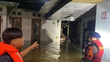 Momen Idulfitri Tercoreng: Banjir Kiriman Rendam Ciracas Jakarta Timur di Hari Kemenangan
