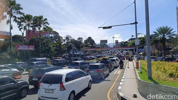Kondisi Simpang Gadog, Puncak, Senin (23/3/2026) pagi. (Rizky Adha/detikcom)