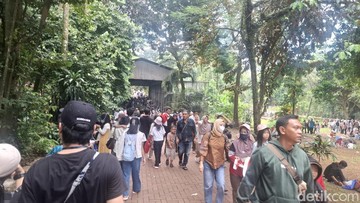 Ledakan Pengunjung di Hari Kedua Pasca-Lebaran, Ragunan Diprediksi Capai Puncak 100 Ribu Jiwa