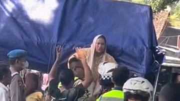Foto: Video viral wisatawan melanggar arahan petugas saat rekayasa lalu lintas. (dok.tangkapan layar medsos)