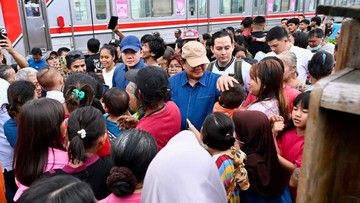 Mengejutkan! Prabowo Blusukan di Bantaran Rel Senen, Janjikan Solusi Rusun untuk Warga Terdampak