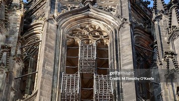 Foto: Sangkar para martir yang tergantung di menara lonceng Gereja St. Lambert (Getty Images/M Timothy O'Keefe)