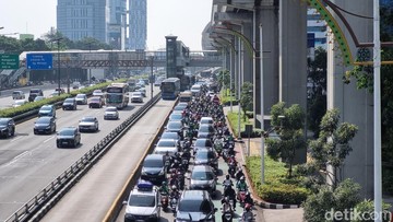 Foto: Lalin Jakarta Mulai Padat Usai Libur Lebaran Berakhir (Taufiq/detikcom)