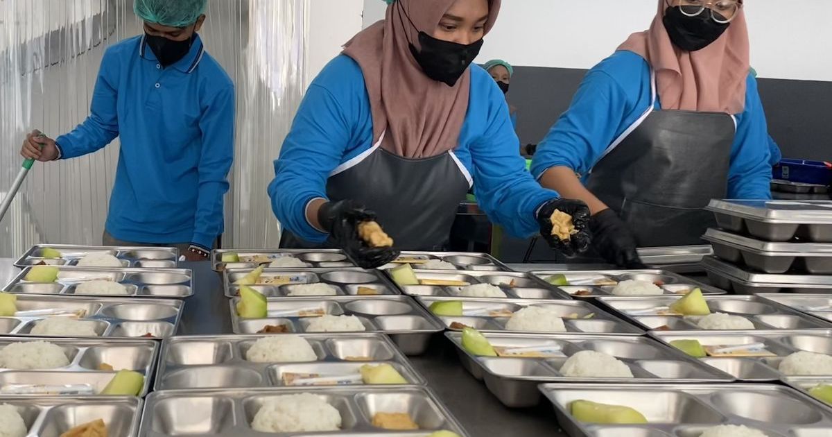 Ilustrasi MBG. Salah satu Satuan Pelayanan Pemenuhan Gizi (SPPG) di Kota Malang saat menyiapkan makan bergizi gratis (MBG) ( Foto KOMPAS.com/ Putu Ayu Pratama Sugiyo)