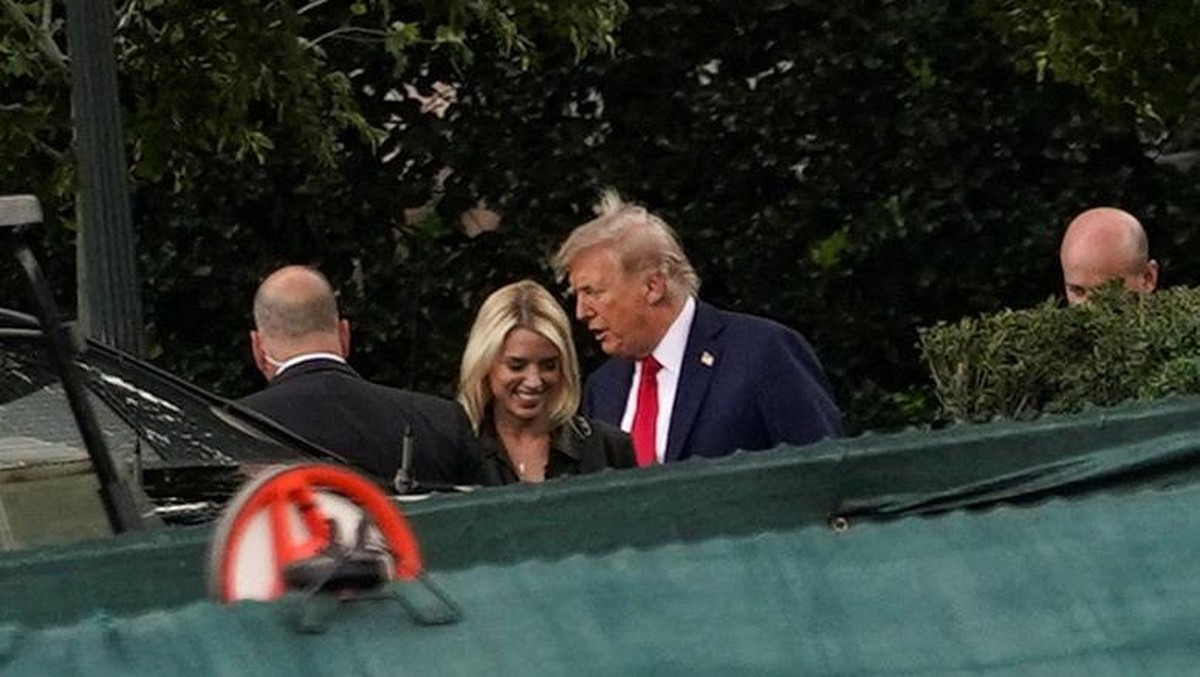 Badai Pembersihan di Pentagon dan Gedung Kejaksaan: Trump Duga Ada Ketidakpuasan Struktural