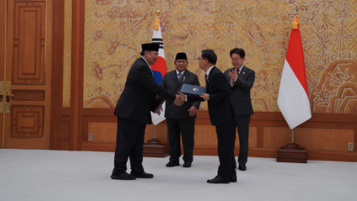 Foto: Pemerintah Indonesia dan Republik Korea memperkuat hubungan bilateral melalui penandatanganan Memorandum of Understanding (MoU) on the Cooperation in the Field of Offshore Plant Service Industry atau Memorandum Saling Pengertian (MSP) tentang Kerja Sama di Bidang Industri Jasa Instalasi di Perairan. (Dok. ekon.go.id)