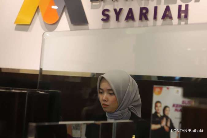 ILUSTRASI. Pelayanan nasabah di Bank Mega Syariah, Jakarta (KONTAN/Baihaki)