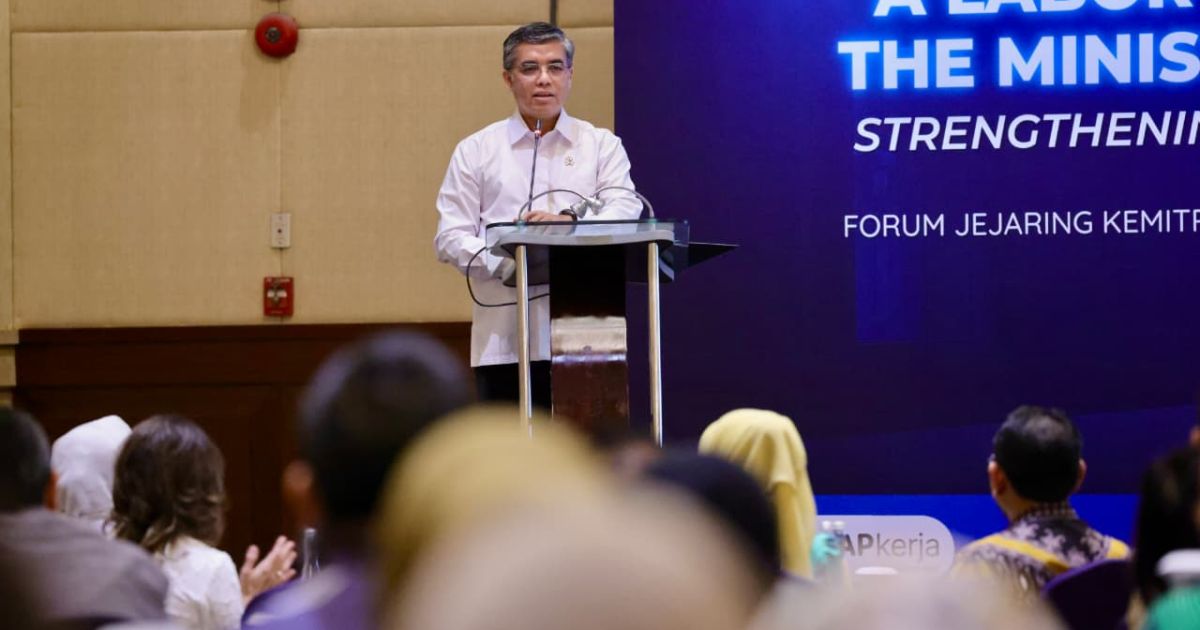 Menaker Yassierli dorong kolaborasi industri dan percepatan pelatihan vokasi guna menjaga stabilitas pasar kerja Indonesia dari ancaman PHK dan disrupsi AI. [Foto: Humas Kemnaker]