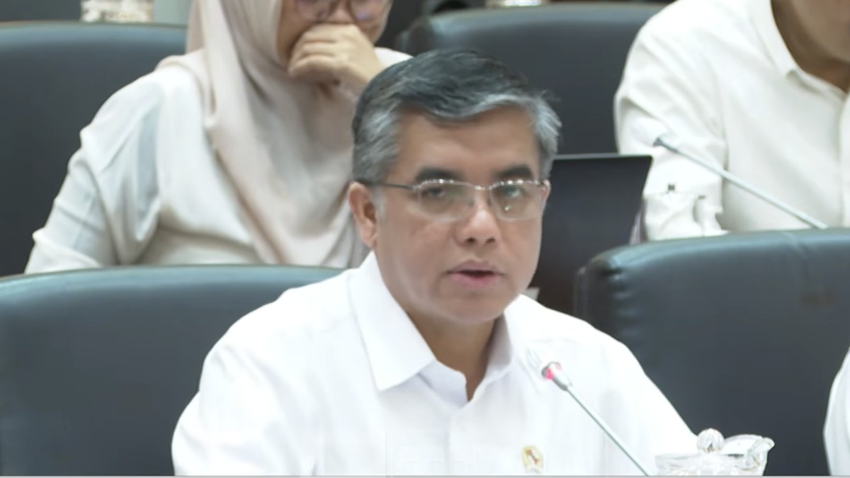 Foto: Menteri Ketenagakerjaan (Menaker) Yassierli saat mengikuti Rapat Kerja dengan Komisi IX DPR RI di Komplek Parlemen, Jakarta, Kamis (9/4/2026). (Tangkapan Layar Youtube/DPR RI)