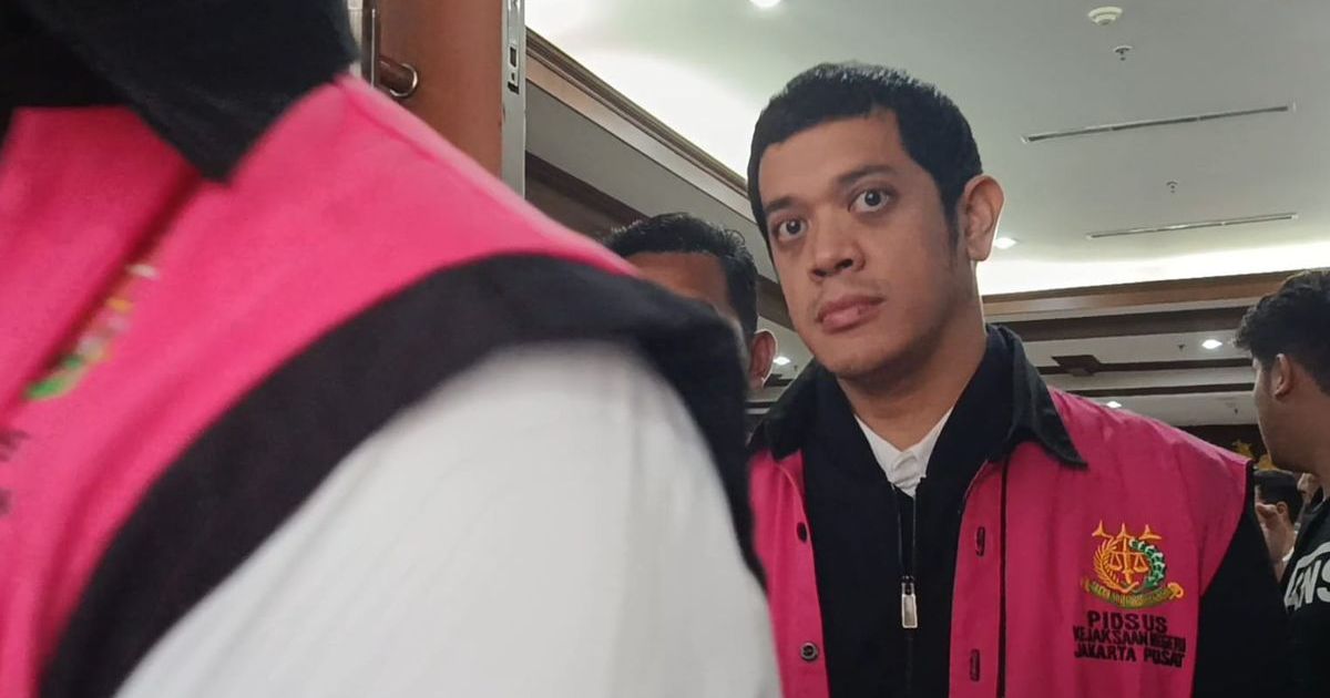 Terdakwa Kasus Dugaan Korupsi Tata Kelola Minyak Mentah sekaligus Beneficial Owner PT Orbit Terminal Merak, Muhamad Kerry Adrianto Riza dalam sidang di Pengadilan Tipikor Jakarta, Jumat (6/2/2026) lalu. (Foto via Kompas.com)