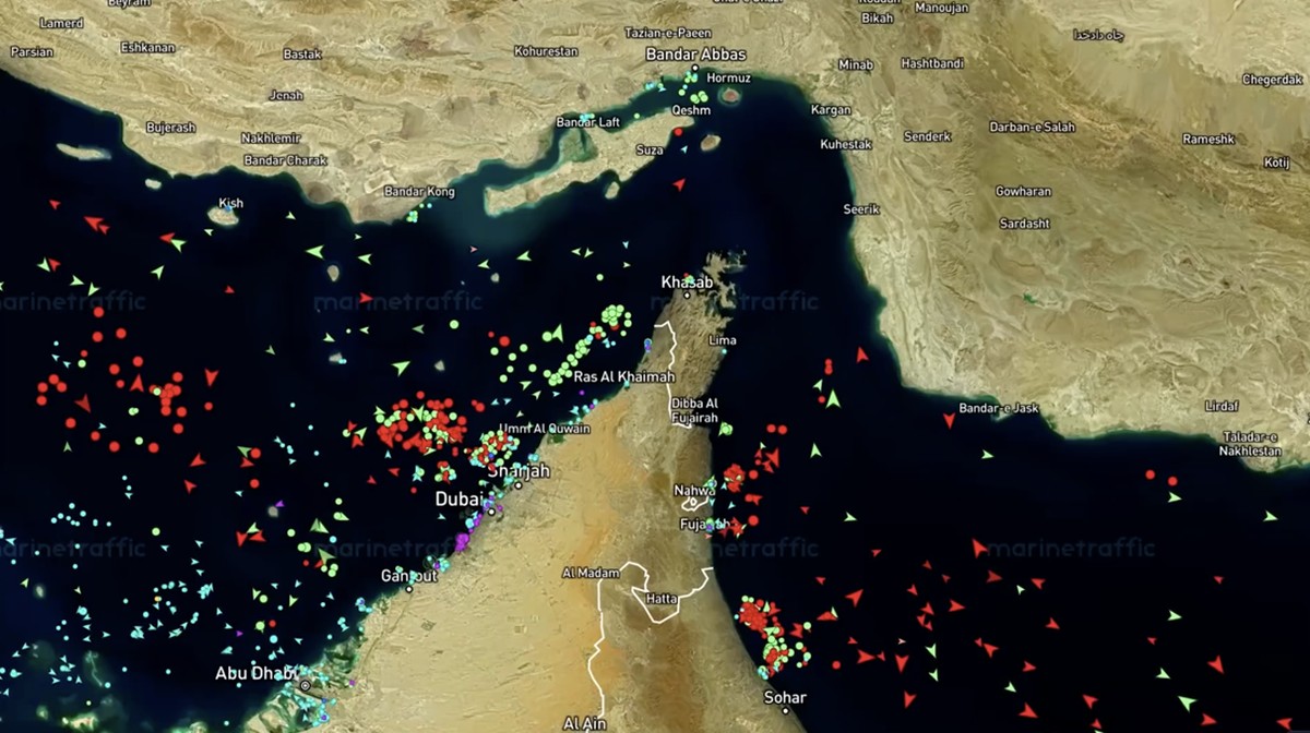 Misteri di Selat Hormuz: Mengapa Armada Kapal Global Masih Takut Melintas Meski Iran Beri Lampu Hijau?