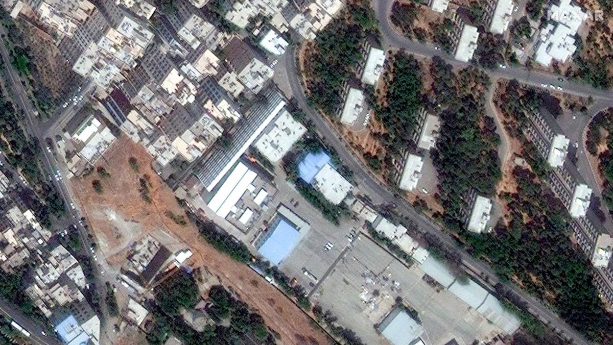 Foto: Pemandangan satelit menunjukkan gedung-gedung Universitas Shahid Rajaee sebelum serangan udara menghantam wilayah tersebut, di Teheran, Iran, 14 Juni 2025. Maxar Technologies/Handout via REUTERS