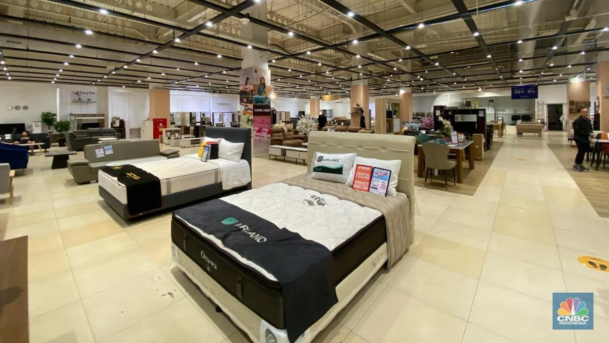 Foto: Diskon Transmart Fullday Sale kembali lagi dengan berbagai macam tawaran diskon hingga 50%+20% melalui Program Transmart Full Day Sale pada, Minggu (19/4/2026). Salah satu yang didiskon besar-besaran kali ini pada jenis kasur dengan berbagai merk dan ukuran. (CNBC Indonesia/Zahwa Madjid)