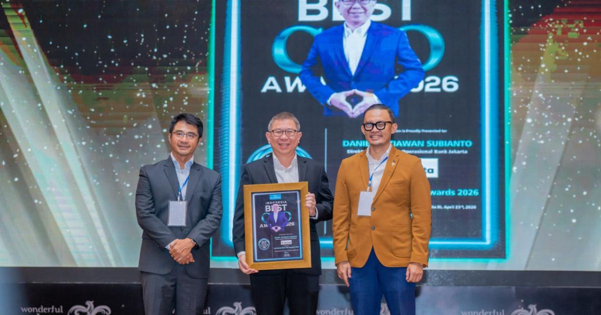 Bank Jakarta raih penghargaan Indonesia 50 Best CEO & COO Awards 2026. Dirut Agus H. Widodo dan Direktur Daniel Setiawan Subianto. [Foto: ist]