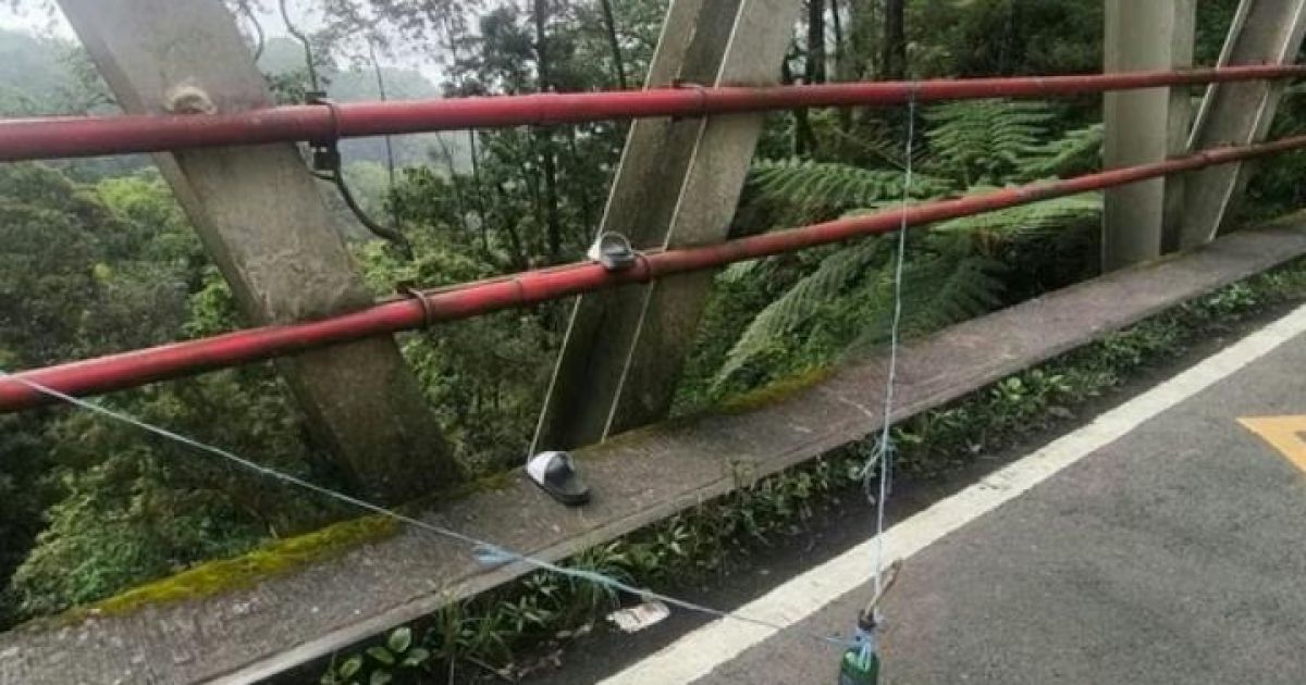 Lokasi TKP atau kejadian ditemukan mayat seorang pria di bawah Jembatan Cangar. (Foto: dok. Istimewa / Bisnis Market)