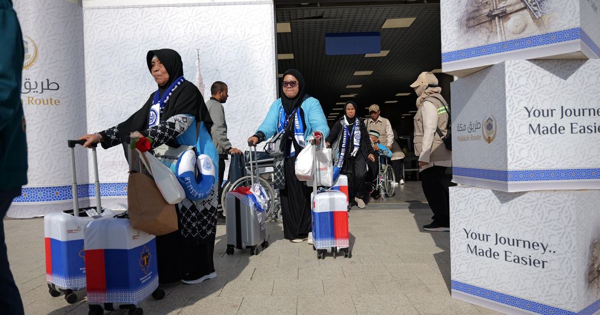 Momen tibanya jemaah haji Indonesia 2026 gelombang pertama yang tiba di Madinah, Arab Saudi. (Dok. Kementerian Haji dan Umrah RI via Kompas.com)
