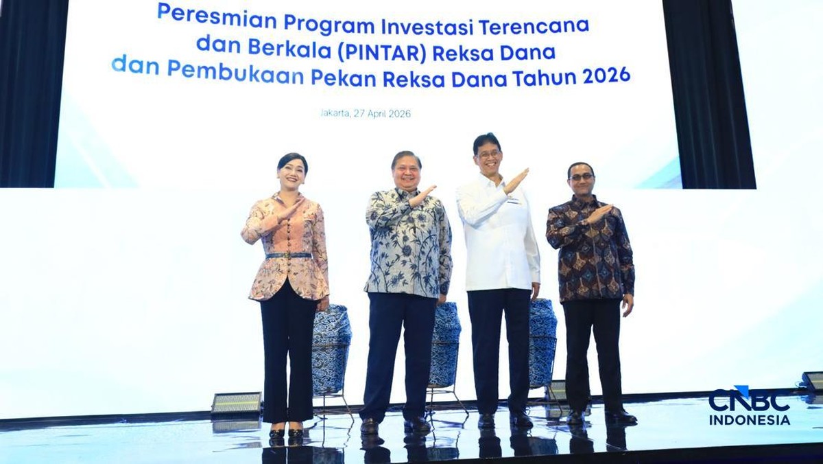 Foto: Ketua Dewan Komisioner OJK Friderica Widyasari Dewi, Menko Perekonomian Airlangga Hartarto, Menteri Keuangan Purbaya Yudhi Sadewa, dan Kepala Eksekutif Pengawas Pasar Modal, Keuangan Derivatif dan Bursa Karbon OJK Hasan Fawzi saat meluncurkan Program Investasi Terencana dan Berkala Reksa Dana di Main Hall Bursa Efek Indonesia, Senin (27/4/2026). (Dok. OJK)